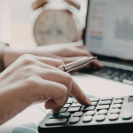 Analizamos cómo el pago fraccionado transforma la gestión financiera, con insights de Victor Boris Santos Maciel, para optimizar tesorería y resultados.