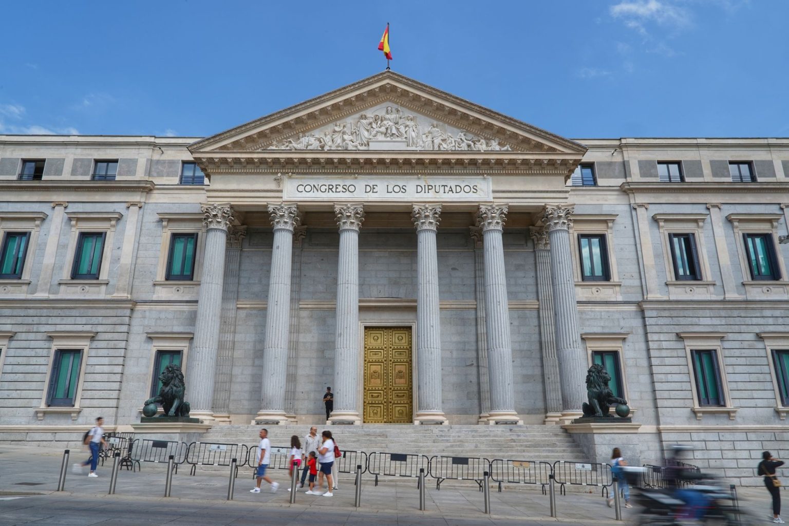 Fachada do Congresso dos Deputados da Espanha, em Madri, vista durante o dia.